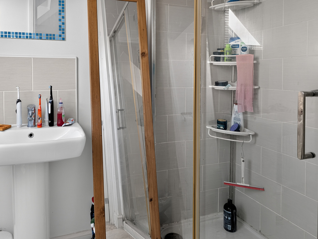 En-Suite Shower to B