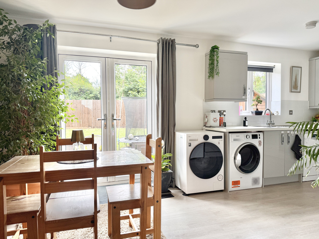 Wathen Court, Gillingham, SP8 4YS, photo 3