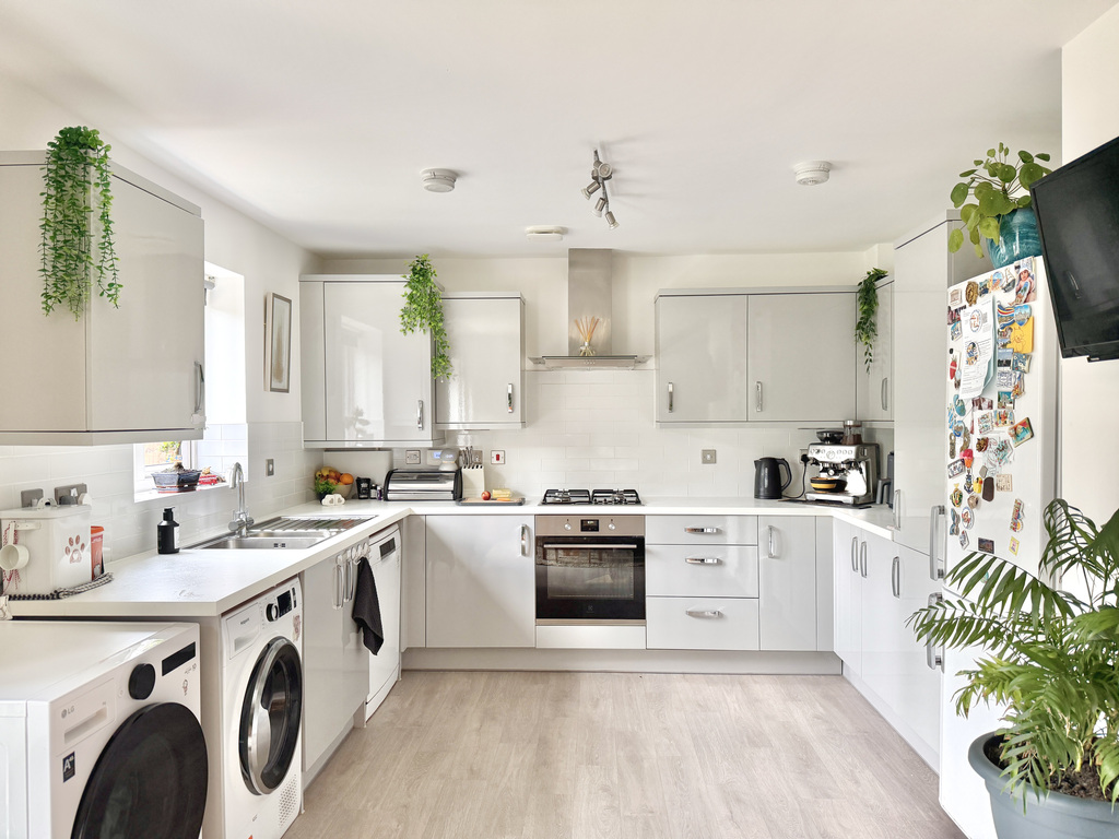 Wathen Court, Gillingham, SP8 4YS, photo 4