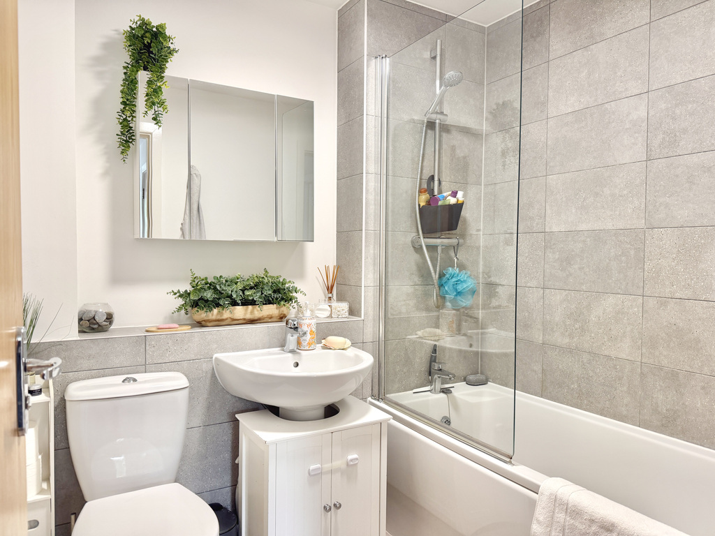 Wathen Court, Gillingham, SP8 4YS, photo 10