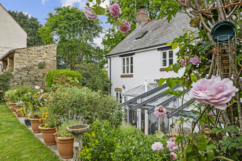 St. James Road, Netherbury, Bridport, Dorset, photo 4