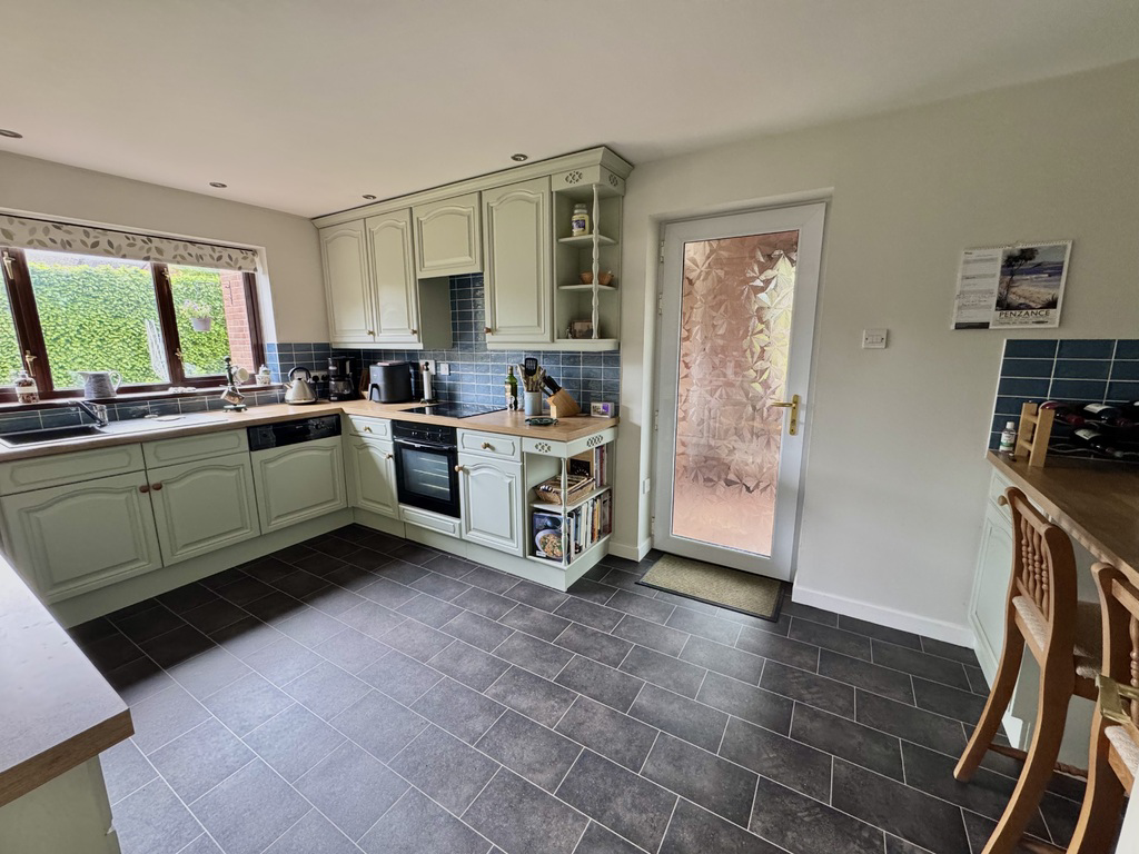 The Paddock, Urchfont, Wiltshire, photo 13