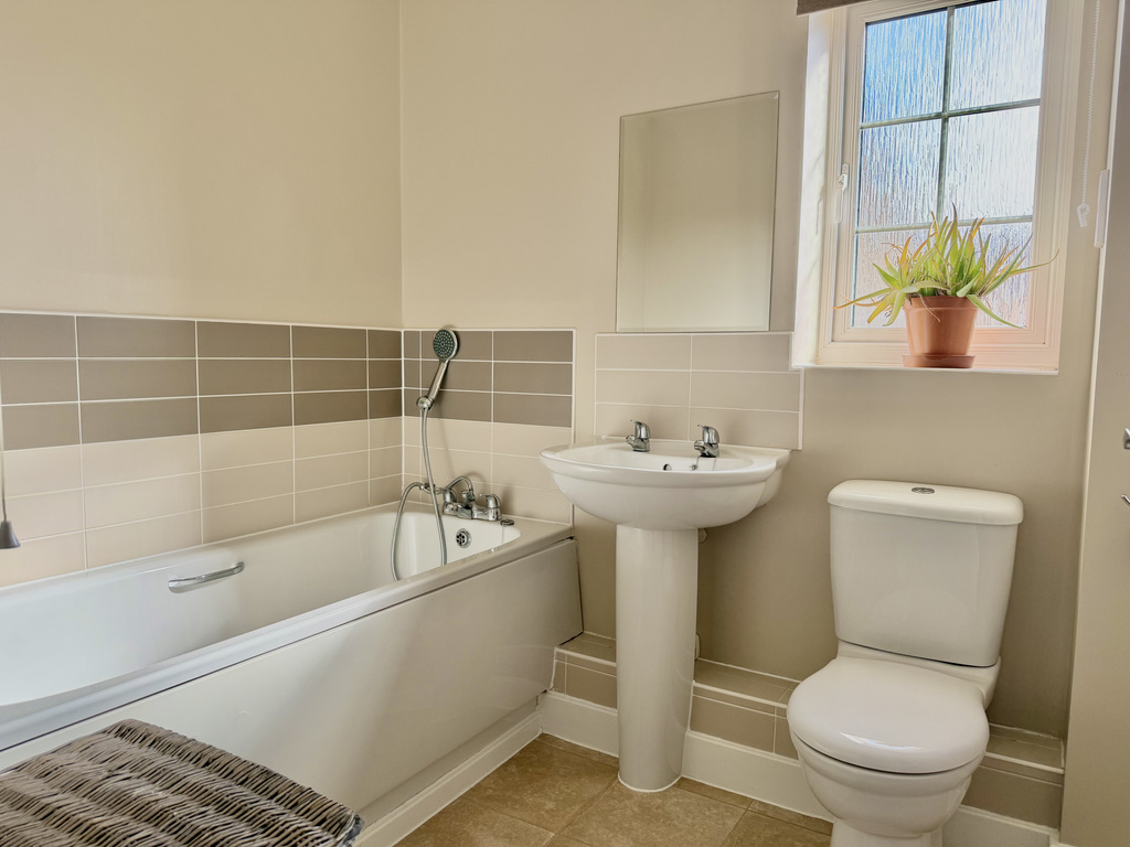 Keepers Road, Devizes, Wiltshire, photo 12