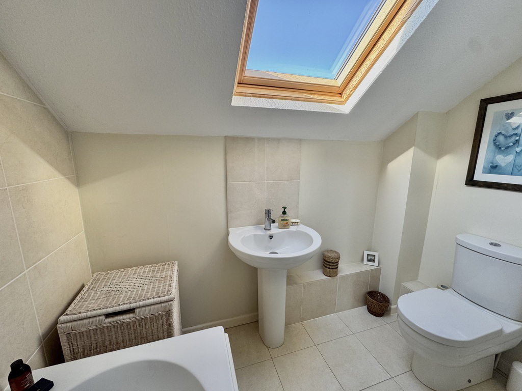 The Paddock, Urchfont, Wiltshire, photo 22