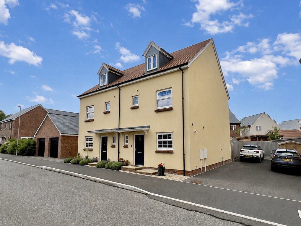 Three double bedrooms! Show Home Condition!