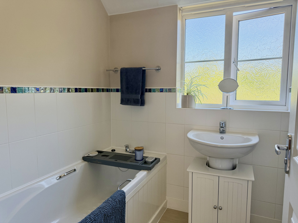 Cossor Rd, Pewsey, SN9 5HX, photo 16