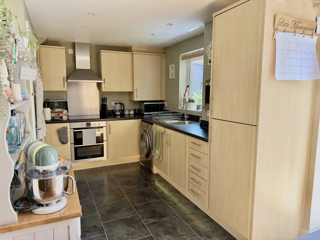Cossor Rd, Pewsey, SN9 5HX, photo 8