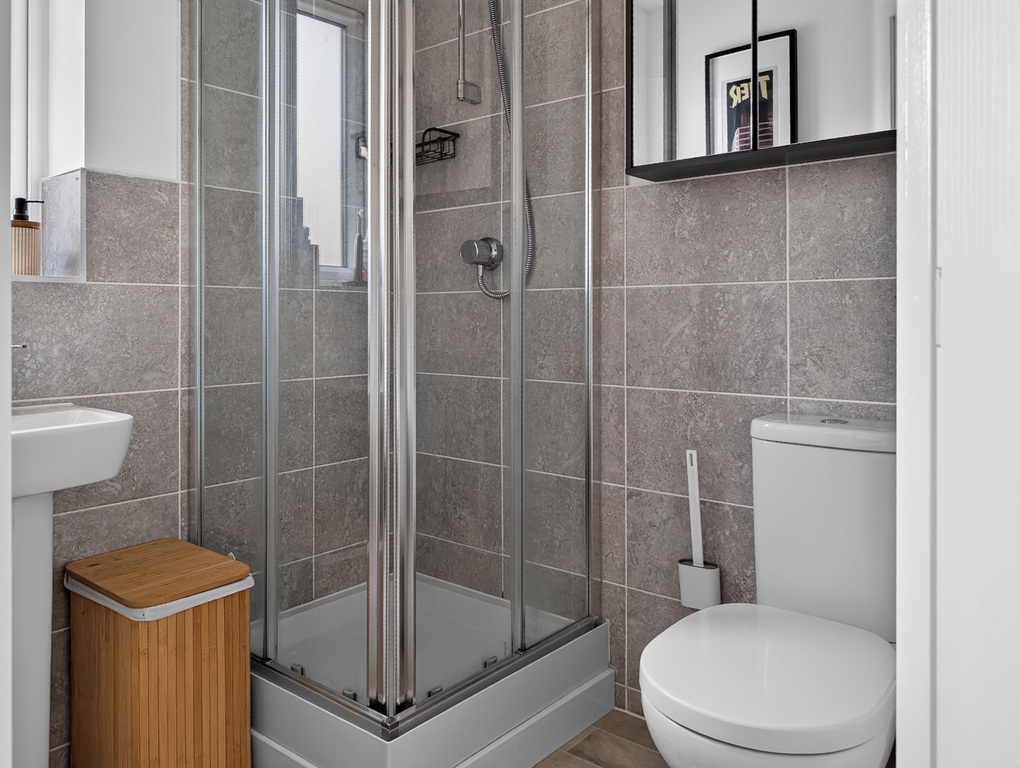 En-Suite Shower to B