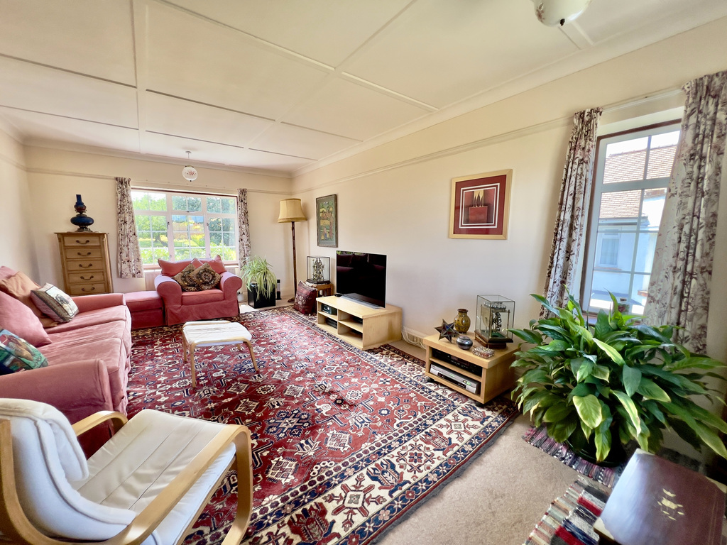 A Rare 1930s Home with Exceptional Gardens & Outstanding Potential, photo 11