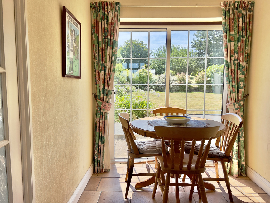 A Rare 1930s Home with Exceptional Gardens & Outstanding Potential, photo 10