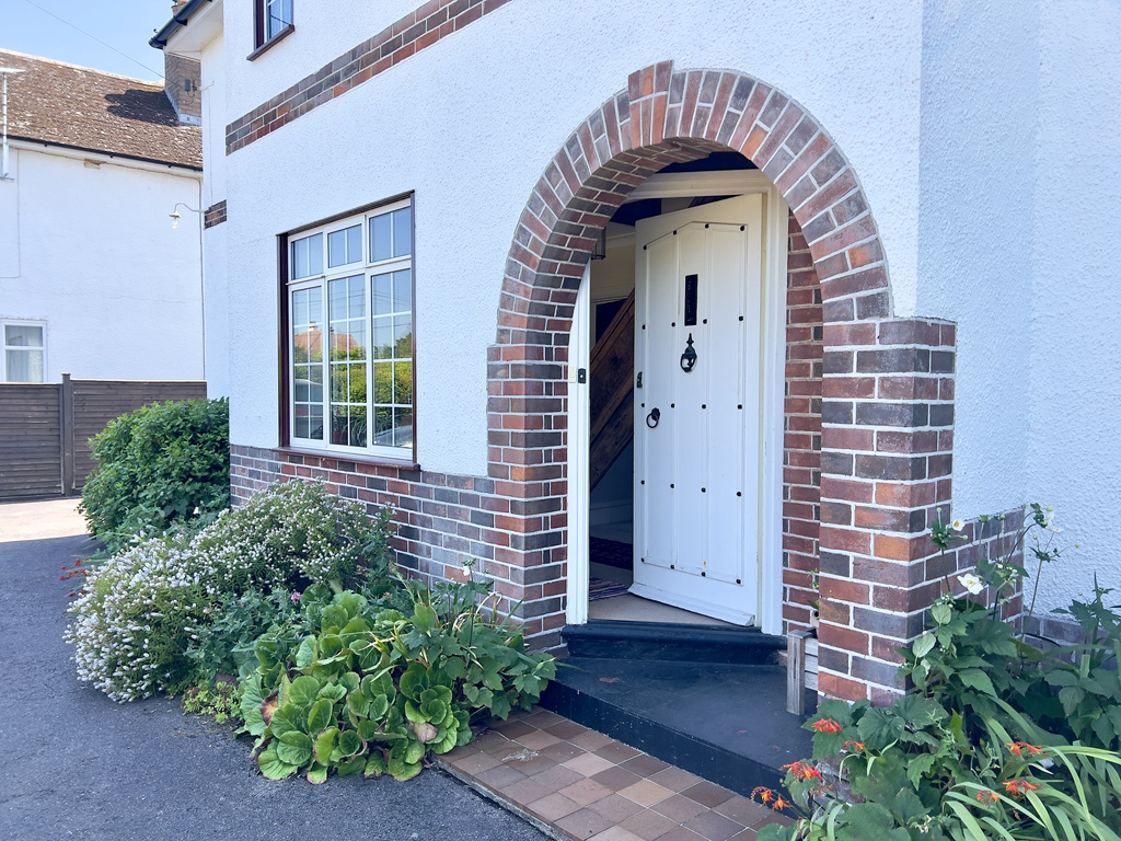 A Rare 1930s Home with Exceptional Gardens & Outstanding Potential, photo 22