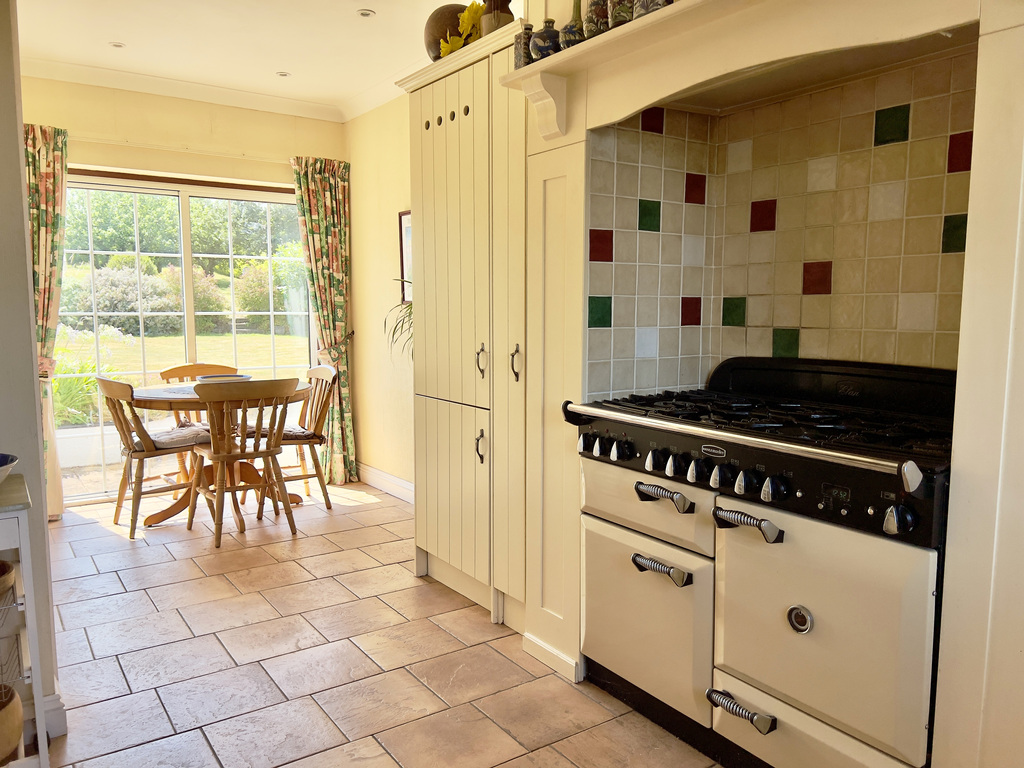 A Rare 1930s Home with Exceptional Gardens & Outstanding Potential, photo 7