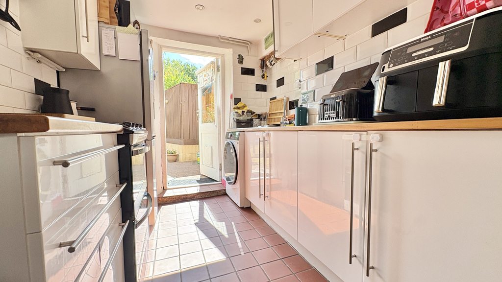 Rectory Road, Norton Fitzwarren, Taunton TA2 6SB, UK, photo 6