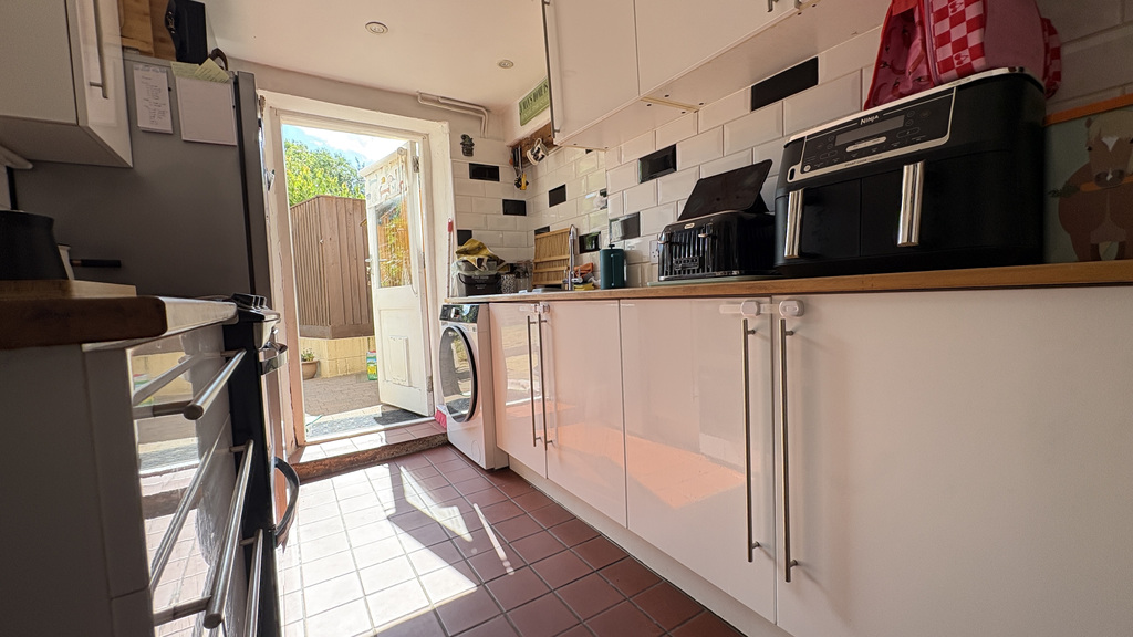 Rectory Road, Norton Fitzwarren, Taunton TA2 6SB, UK, photo 8