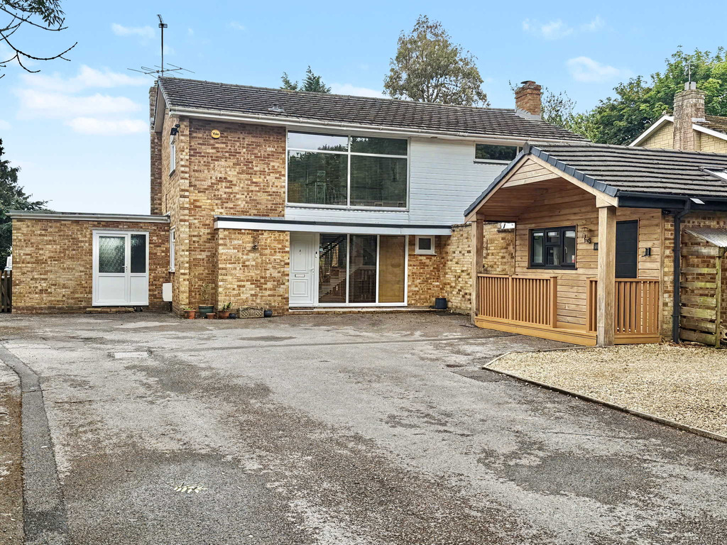 Wyvern Close, Yeovil, Somerset - No Chain