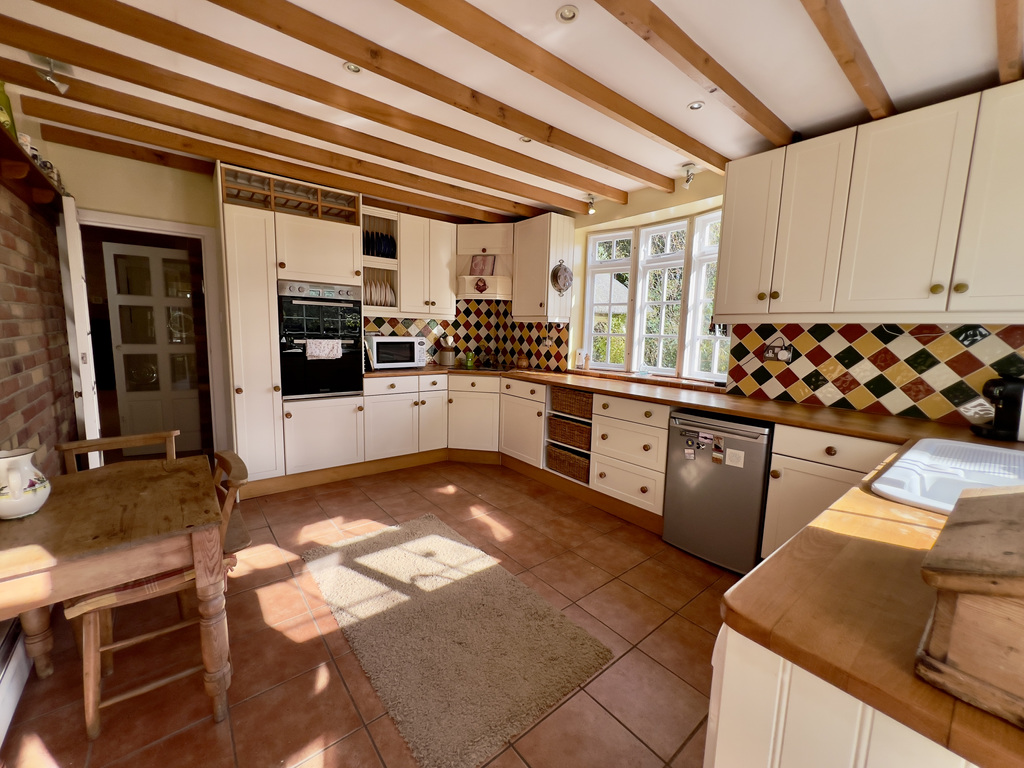 IDYLLIC THATCHED COTTAGE IN APPROXIMATELY ¾ OF AN ACRE - Hilltop Lane, Kilve, Somerset, photo 3
