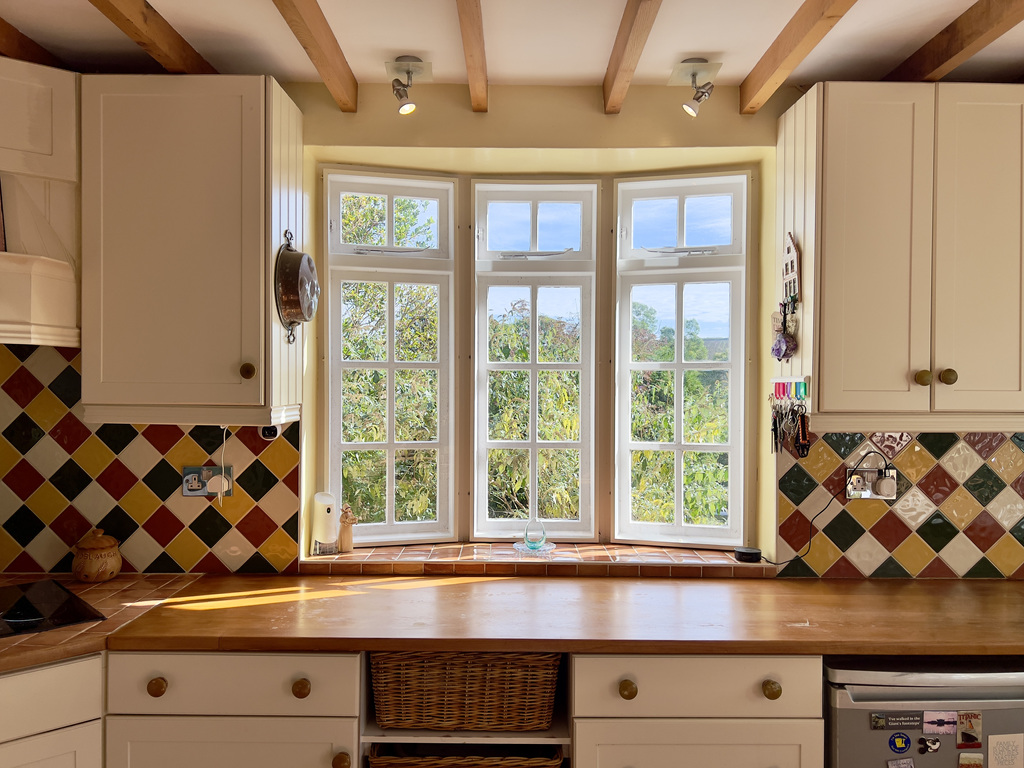 IDYLLIC THATCHED COTTAGE IN APPROXIMATELY ¾ OF AN ACRE - Hilltop Lane, Kilve, Somerset, photo 4
