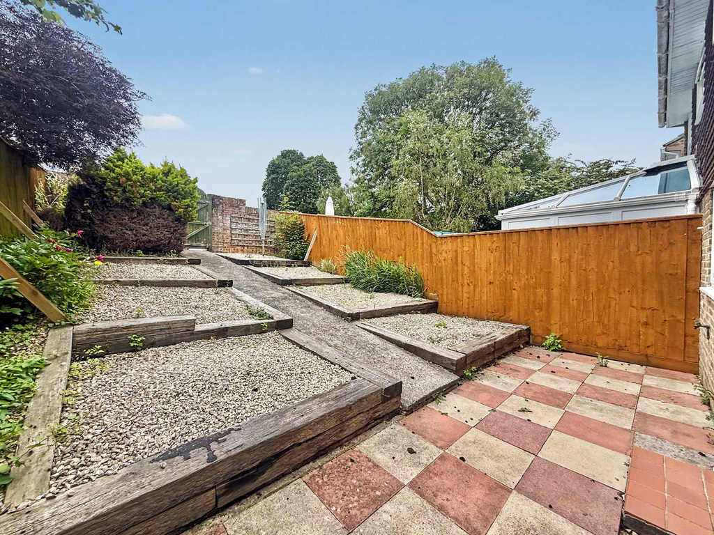 Lime Tree Avenue, Yeovil, Somerset - No Chain, photo 17