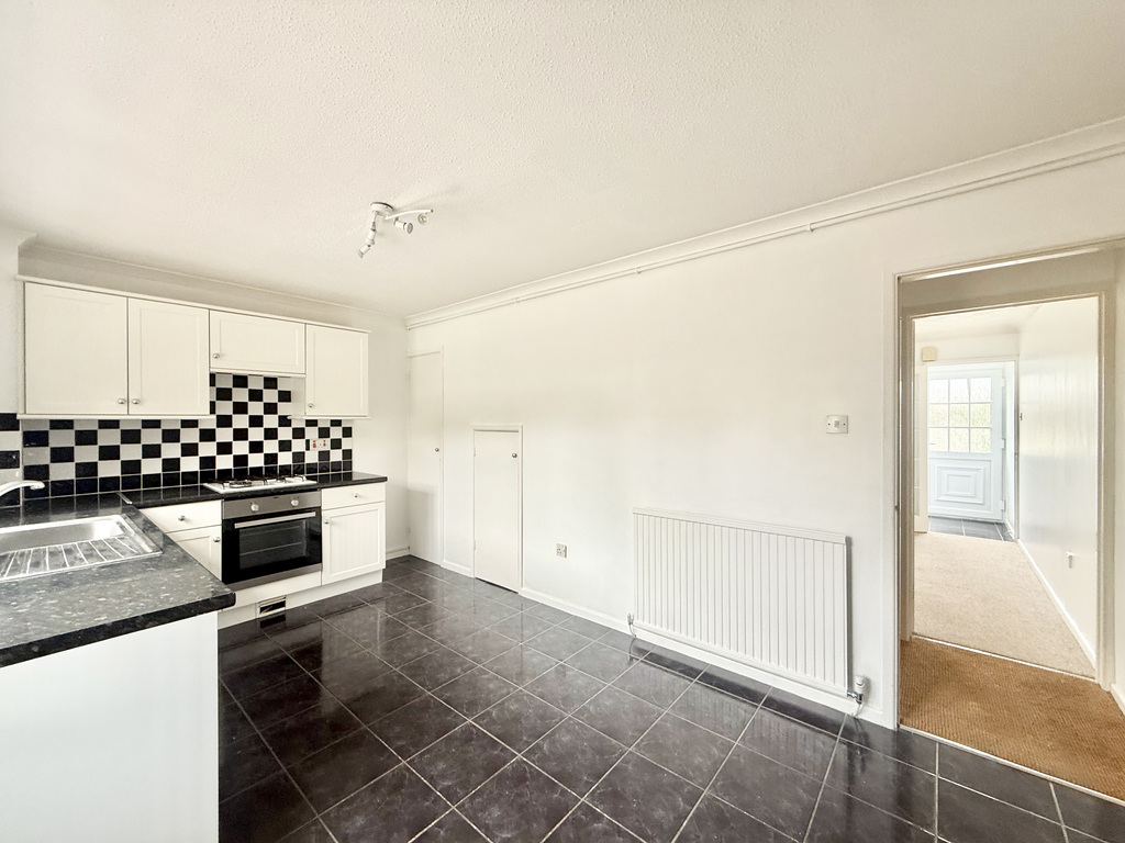 Lime Tree Avenue, Yeovil, Somerset - No Chain, photo 4