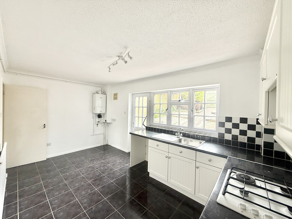 Lime Tree Avenue, Yeovil, Somerset - No Chain, photo 5
