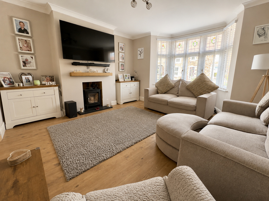 Doniford Road, Watchet - Beautifully presented family home - No Onward Chain, photo 3