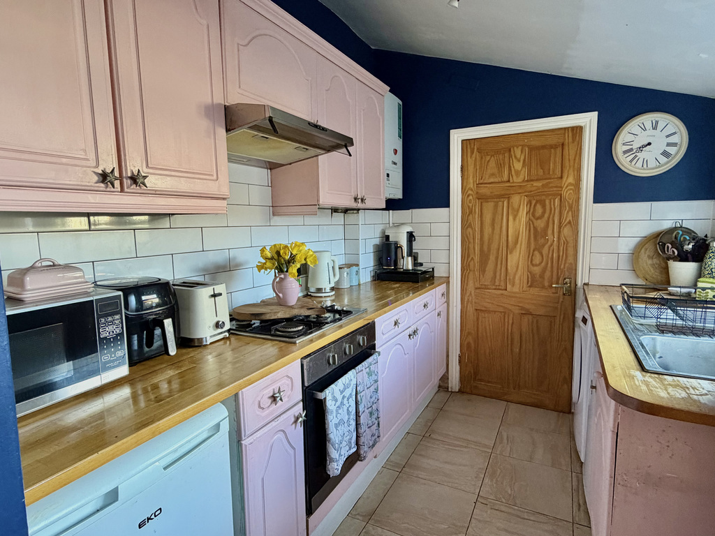 West End, Melksham, Wiltshire, photo 6