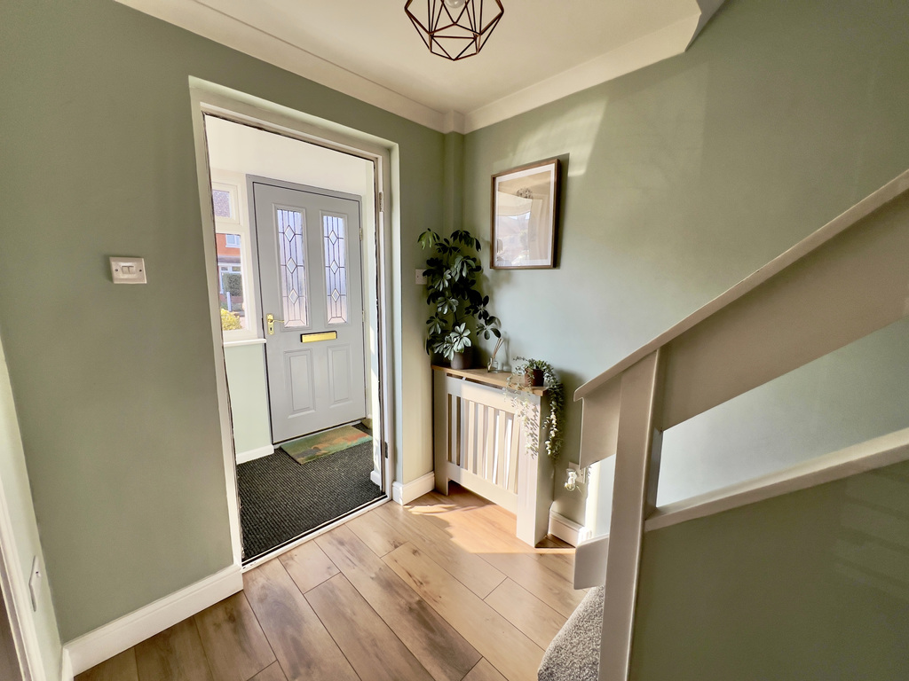 Three bedroom home with HUGE garden! Exciting potential to extend STPP, photo 11