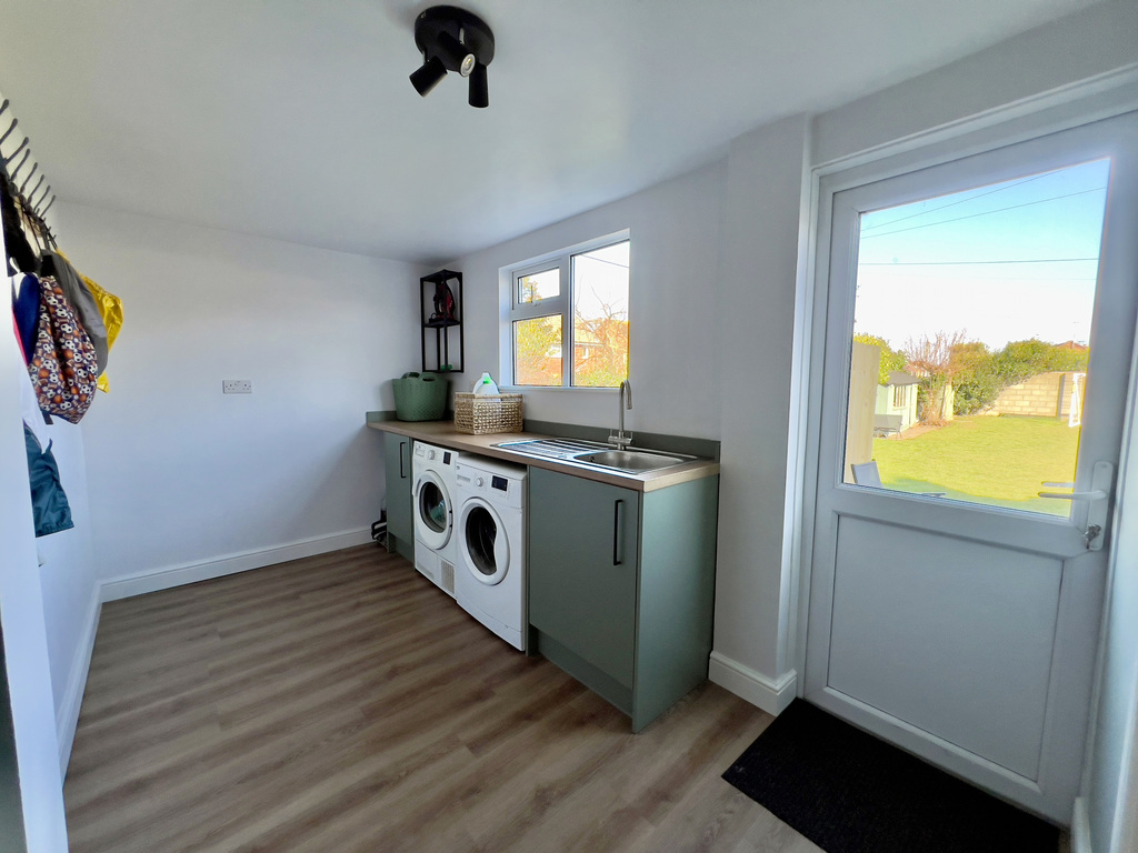 Three bedroom home with HUGE garden! Exciting potential to extend STPP, photo 10