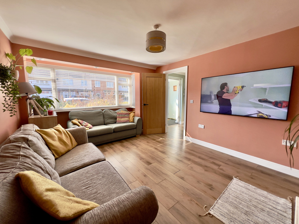 Three bedroom home with HUGE garden! Exciting potential to extend STPP, photo 6