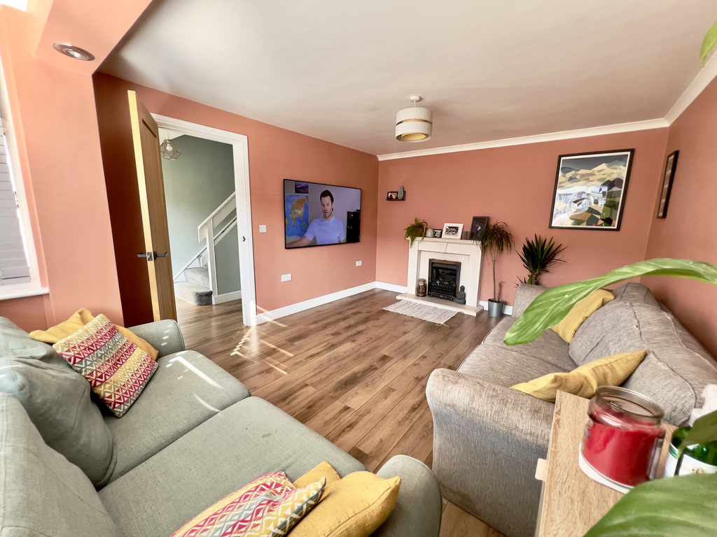 Three bedroom home with HUGE garden! Exciting potential to extend STPP, photo 7