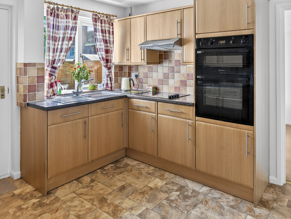 Orchard Way, Cullompton, Devon, EX15 1EJ, photo 3