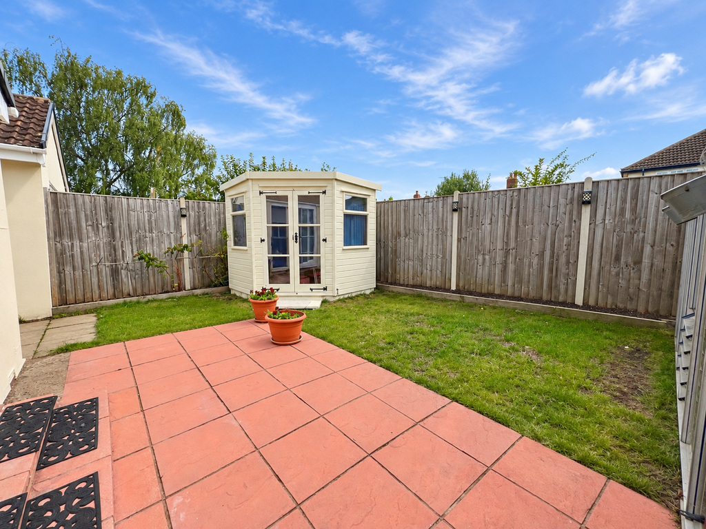 Beautifully presented bungalow on private drive - North Croft, Williton, photo 8