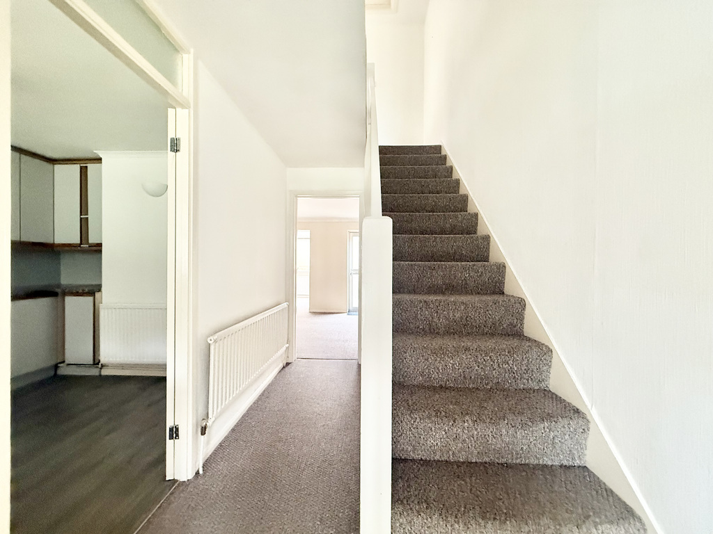 Balmoral Road, Yeovil, Somerset - No Chain, photo 2