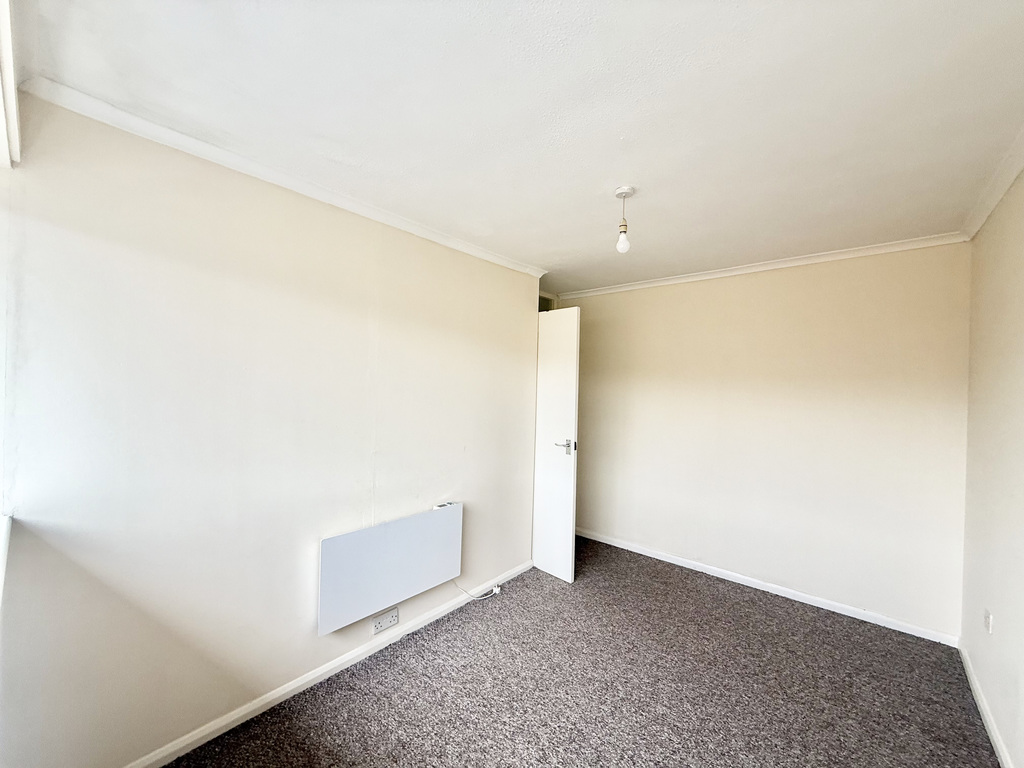 Balmoral Road, Yeovil, Somerset - No Chain, photo 13