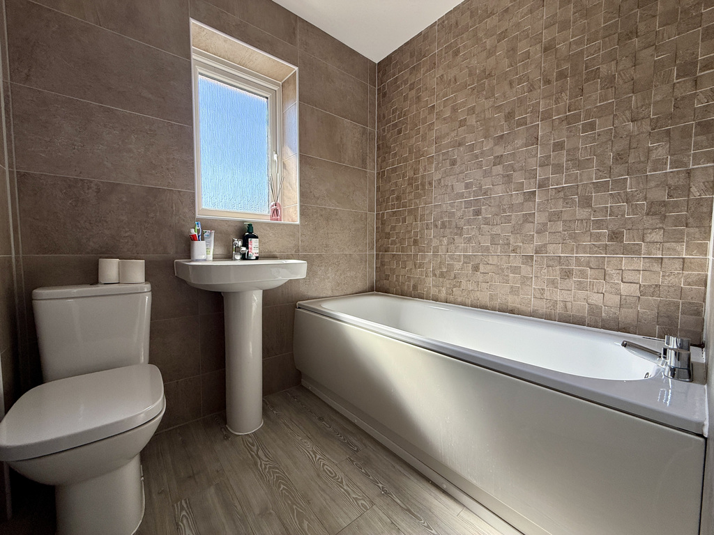 Sapphire Drive, Bridgwater, Somerset, photo 11