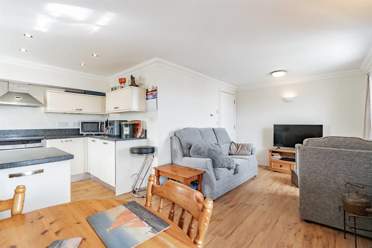 70 Central Parade, Herne Bay, photo 3
