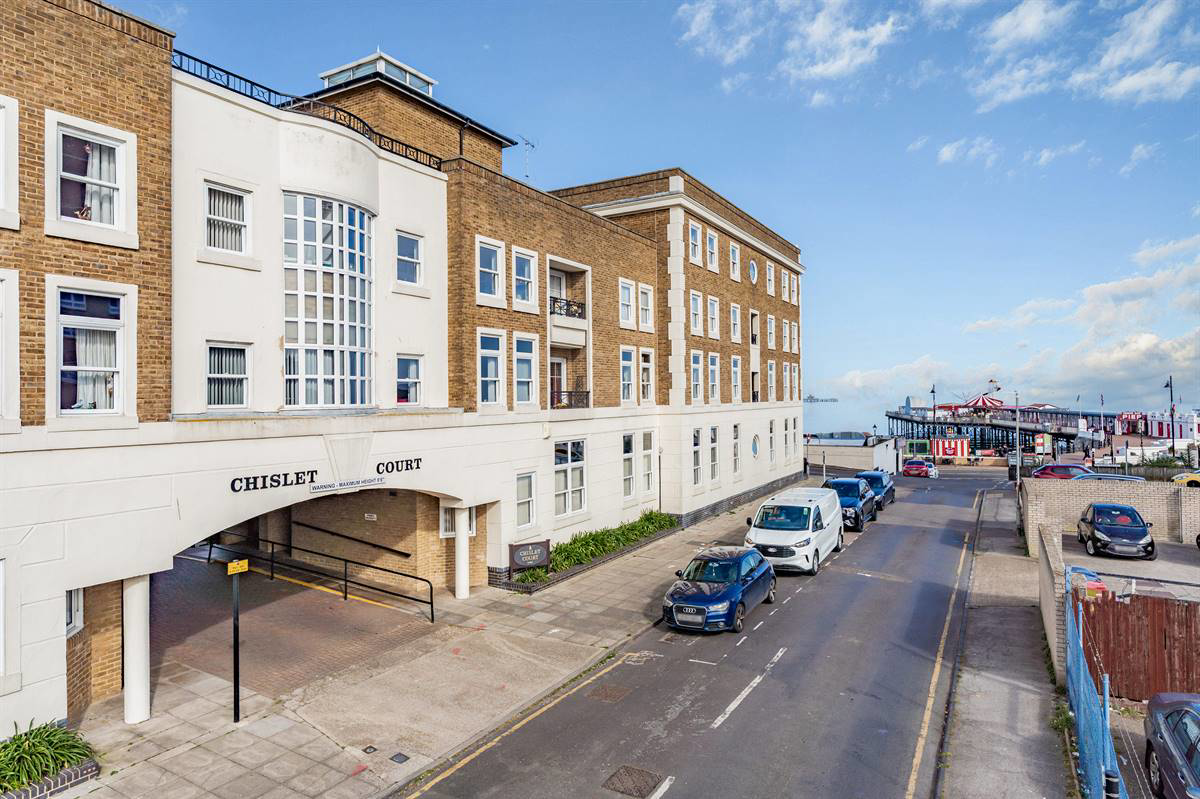Pier Avenue