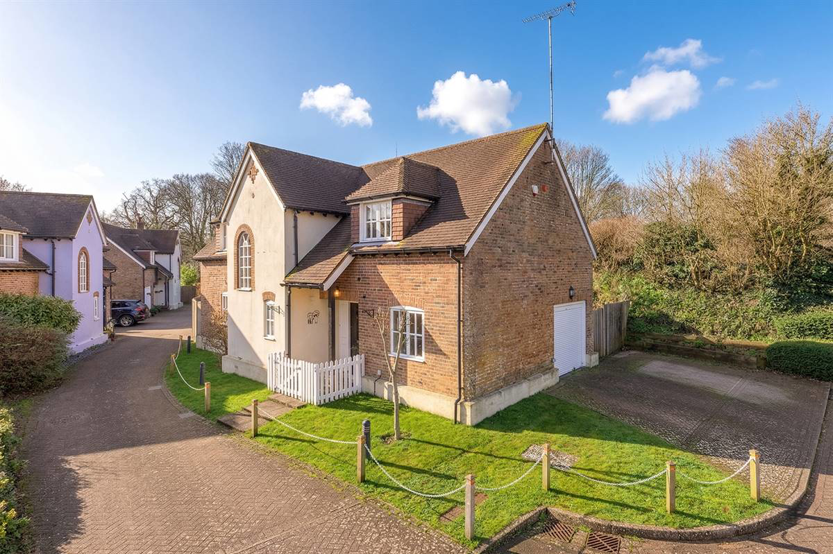 Shooters Hill, Eythorne, Dover