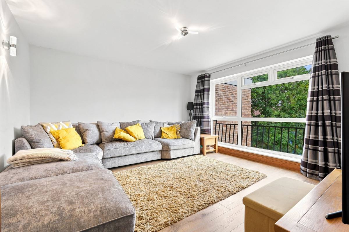 St. Lawrence Gardens, Leigh-on-sea, SS9 5