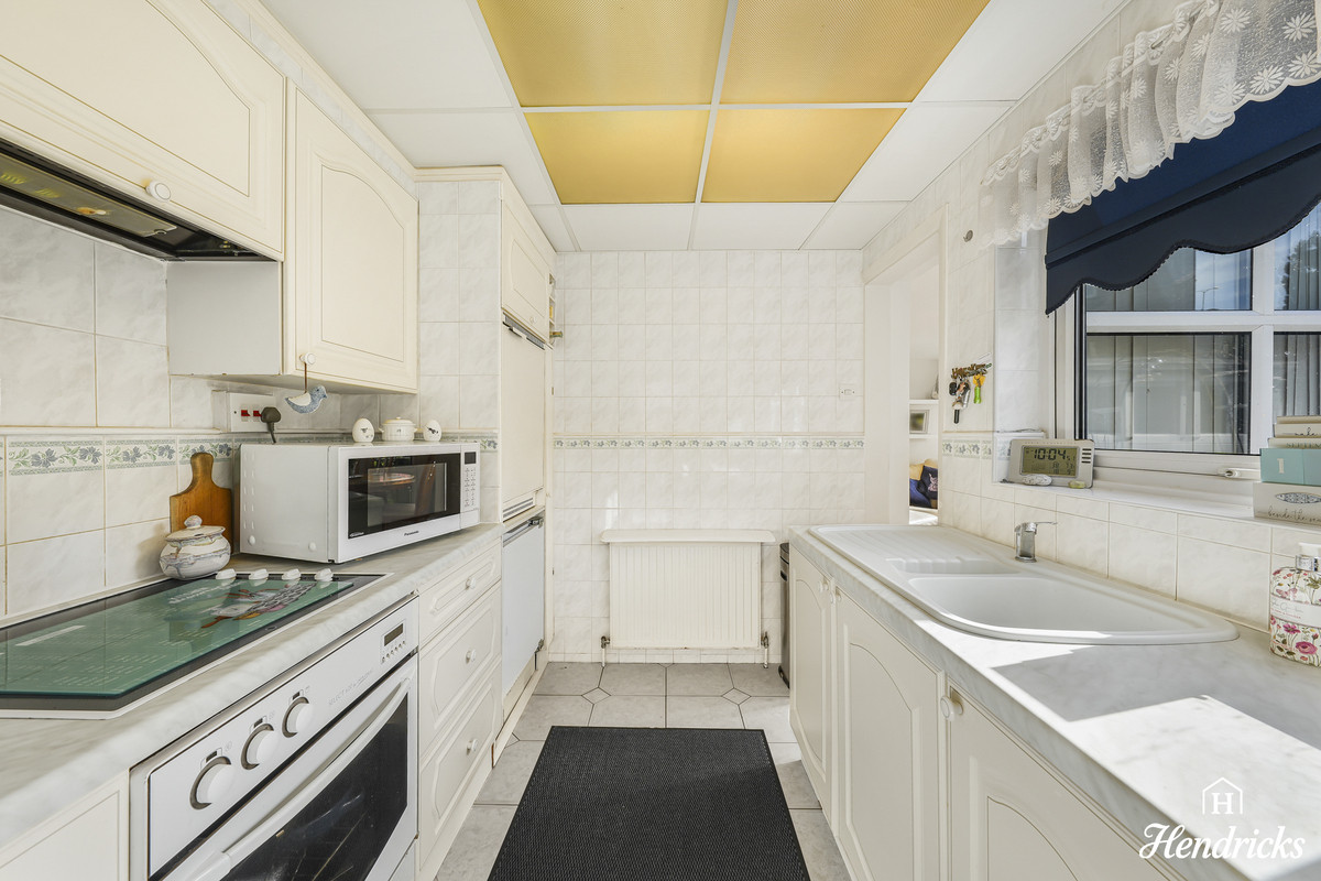 Blenheim Park Close, Leigh-on-sea, SS9 4, photo 4