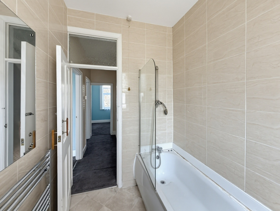 Hainault Avenue, Westcliff-on-sea, SS0 9, photo 18