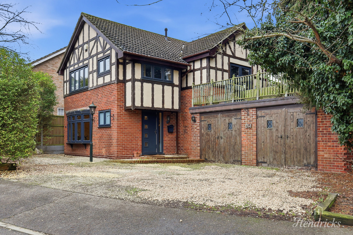 Oak Walk, Benfleet, SS7 4
