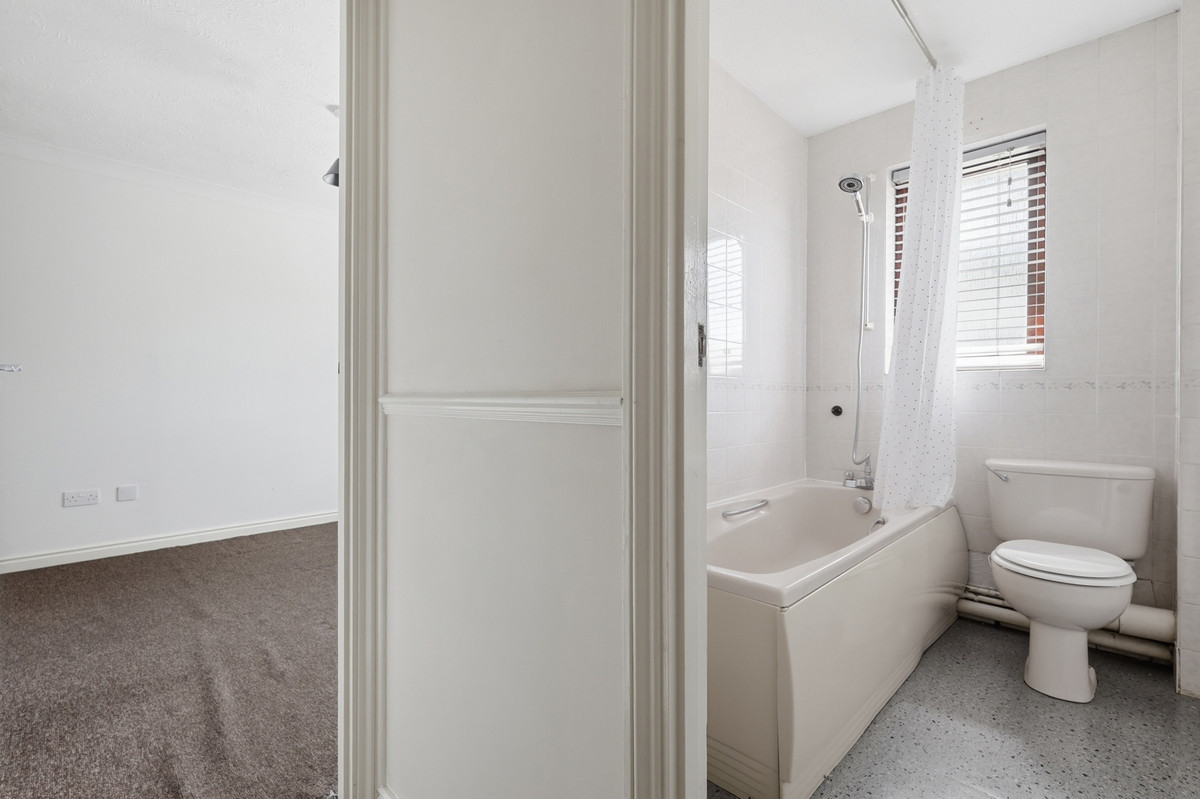 Sunbury Court, Southend-on-sea, SS3 8, photo 10