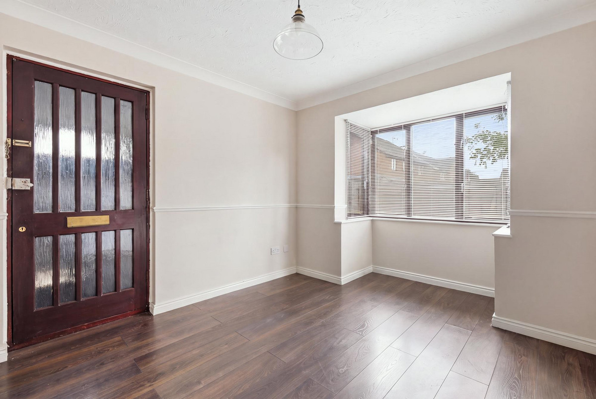 Sunbury Court, Southend-on-sea, SS3 8, photo 13