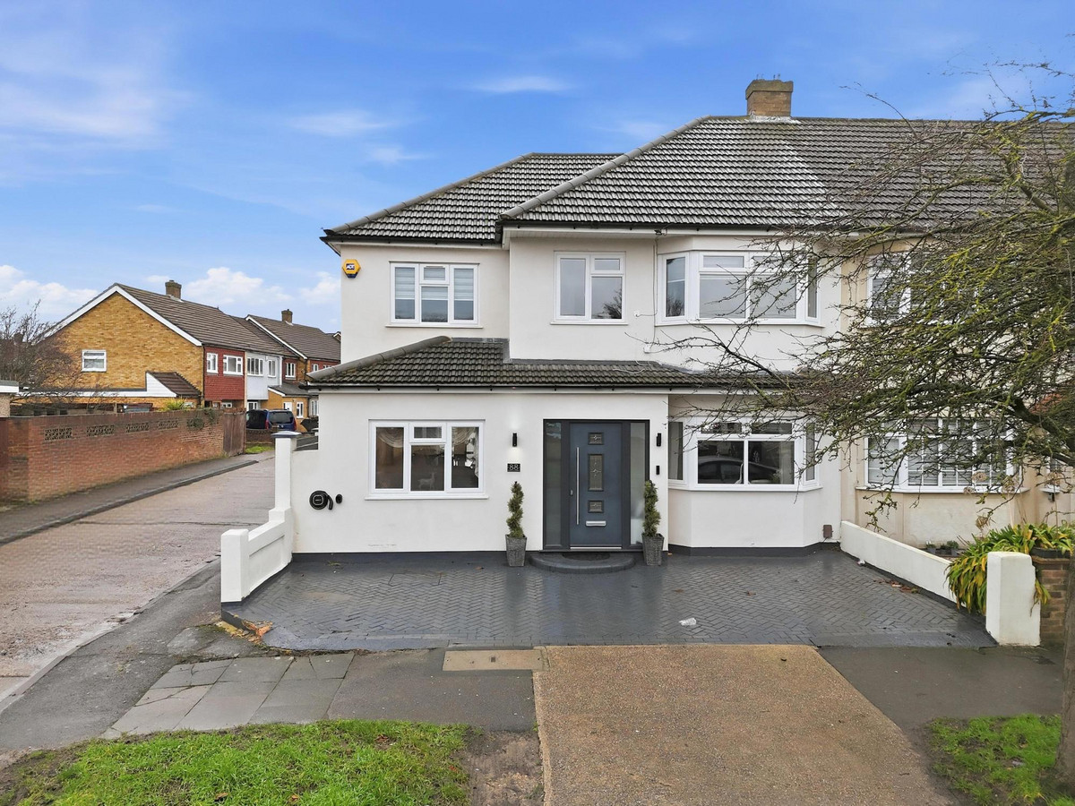 Elmer Gardens, Rainham, RM13 7