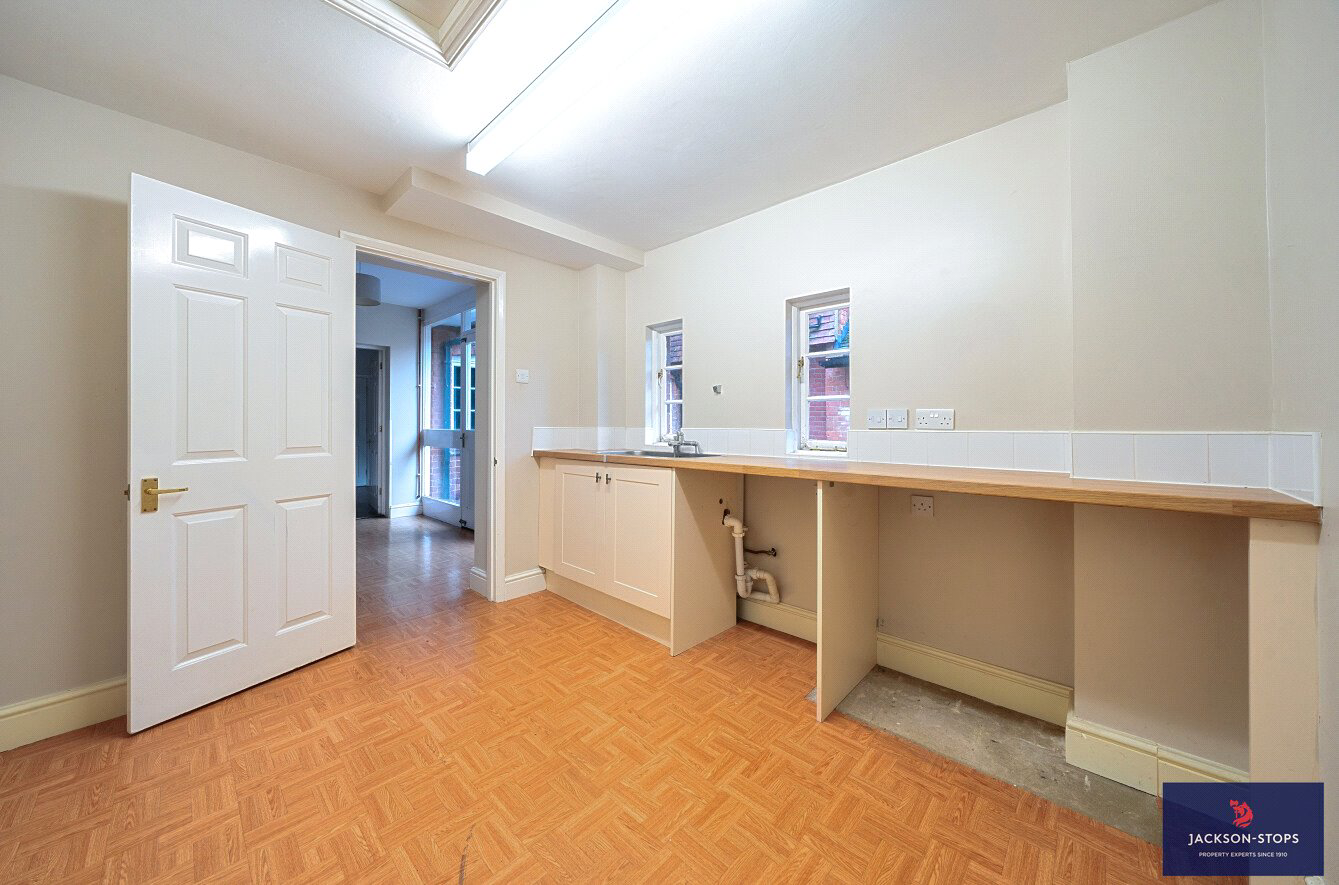 Dukes Cottages, Watling Street, Little Brickhill, Buckinghamshire, MK17, photo 6