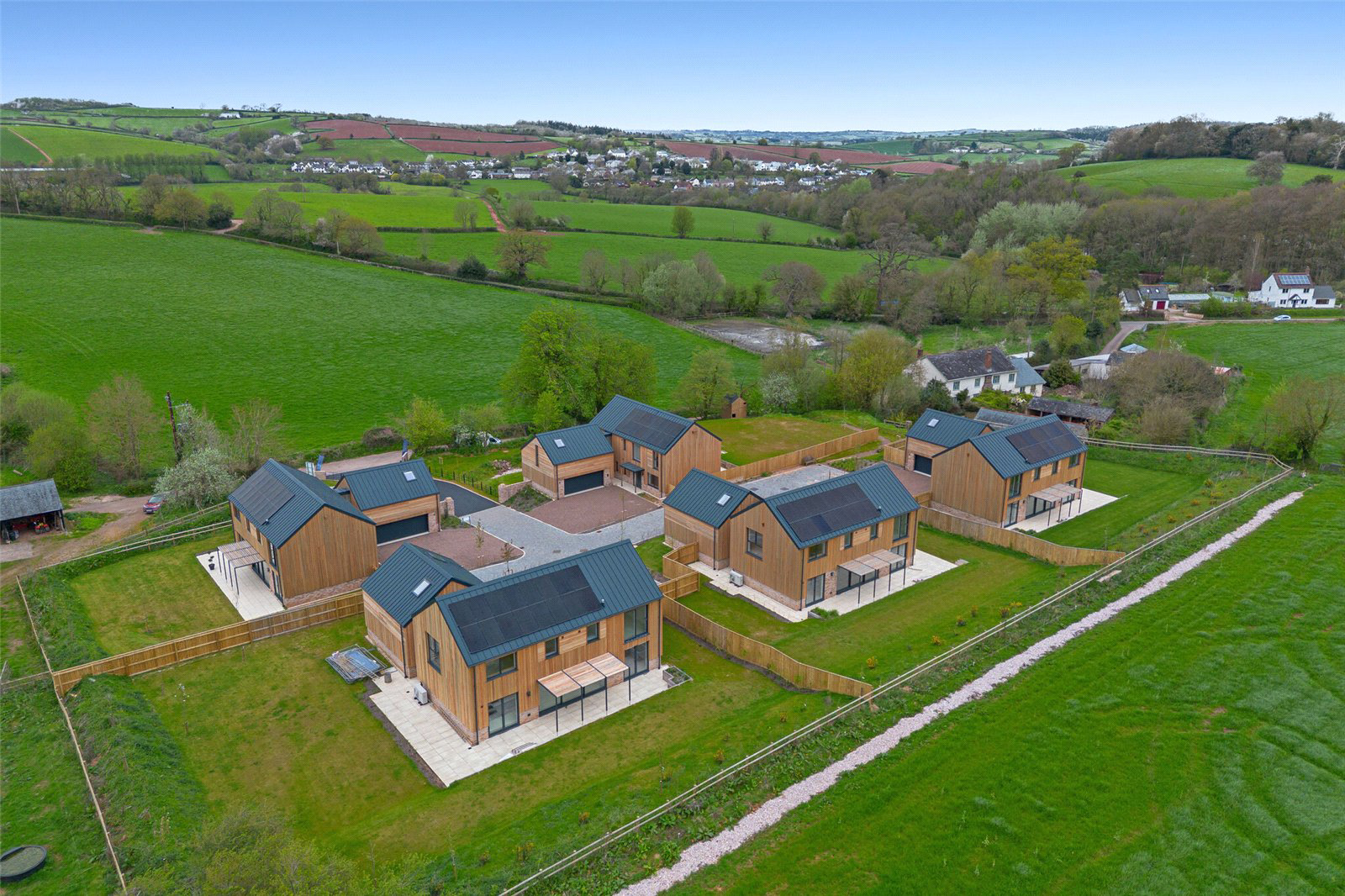 Barton Grange, Frogmire Lane, Sandford, Crediton, EX17, photo 2