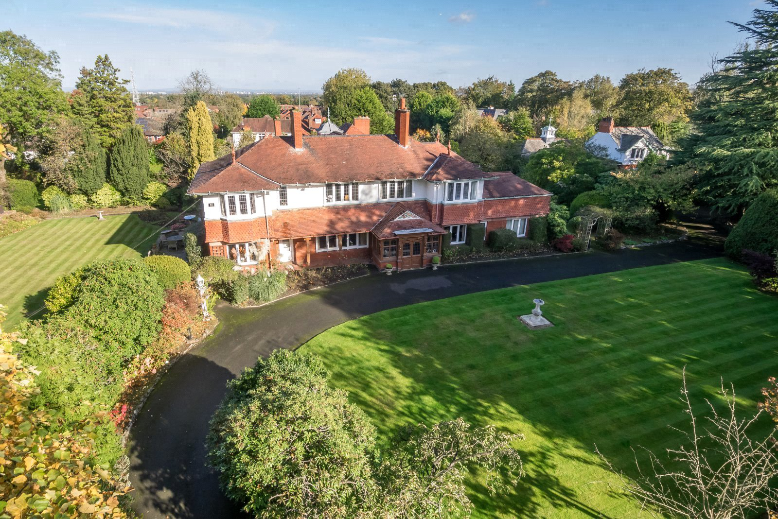 Harrop Road, Hale, WA15