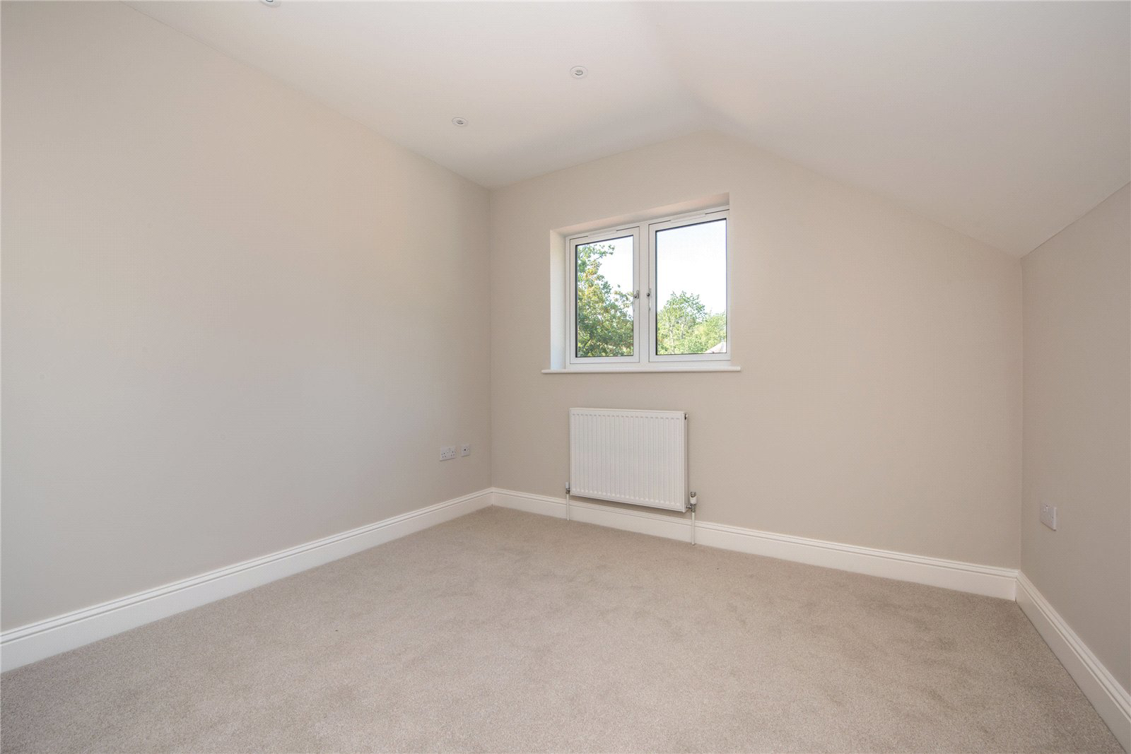 Bechwood Close, Tadworth, Surrey, KT20, photo 6