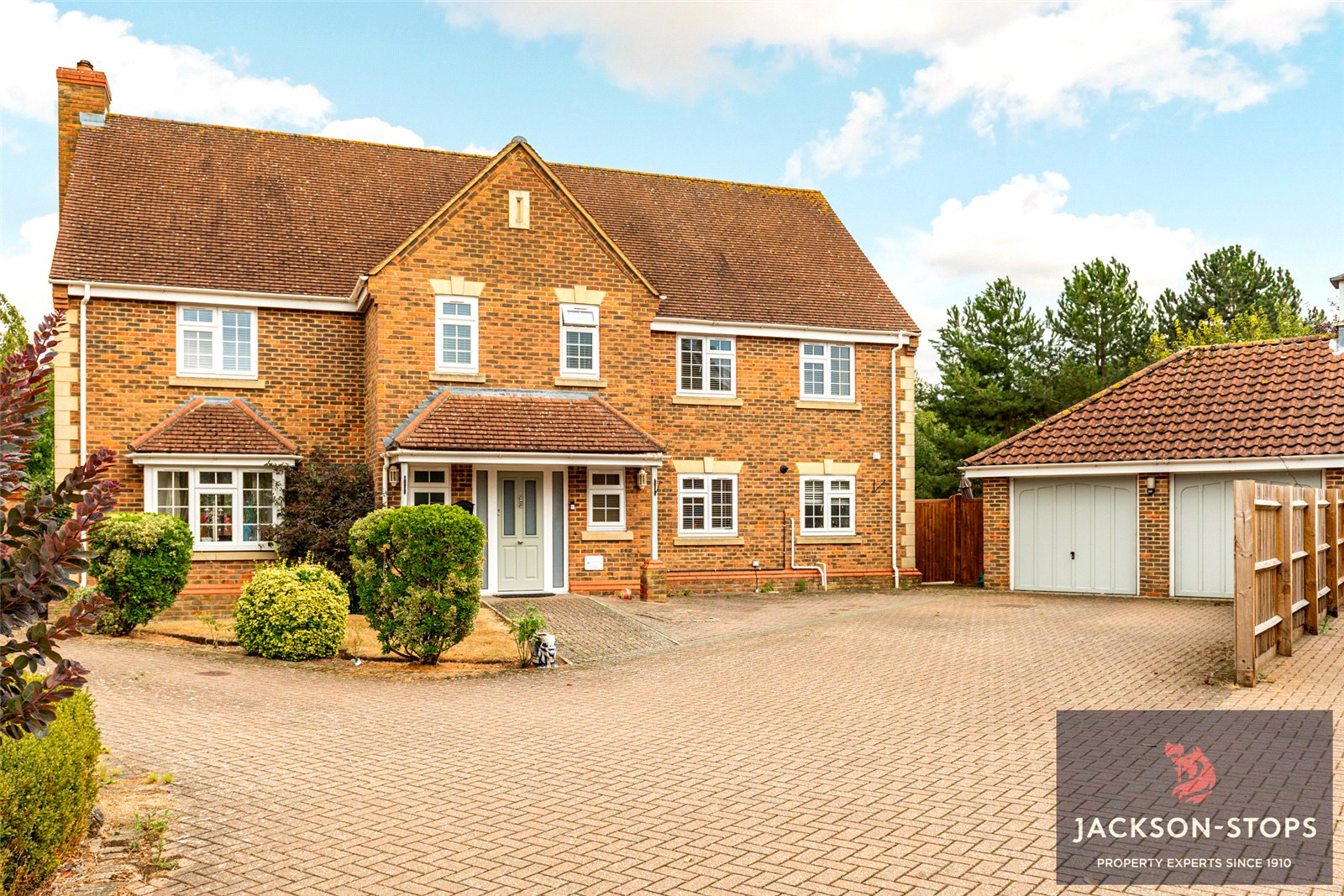 Moat Farm Close, Greenfield, Bedfordshire, MK45